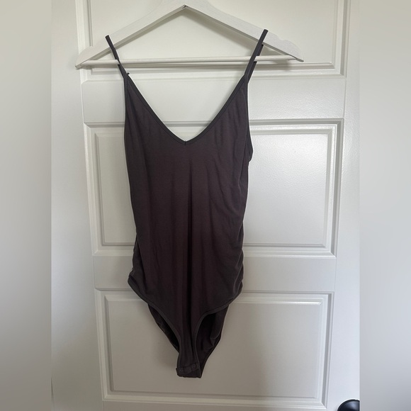 Ribbed Aritzia Talula Charcoal Bodysuit - Picture 1 of 4